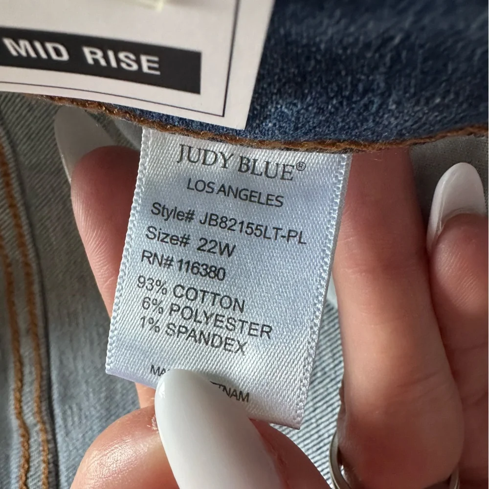 Judy Blue Plus Size Mid Rise Monroe Distressed Boyfriend Mom Jeans - Picture 5 of 8